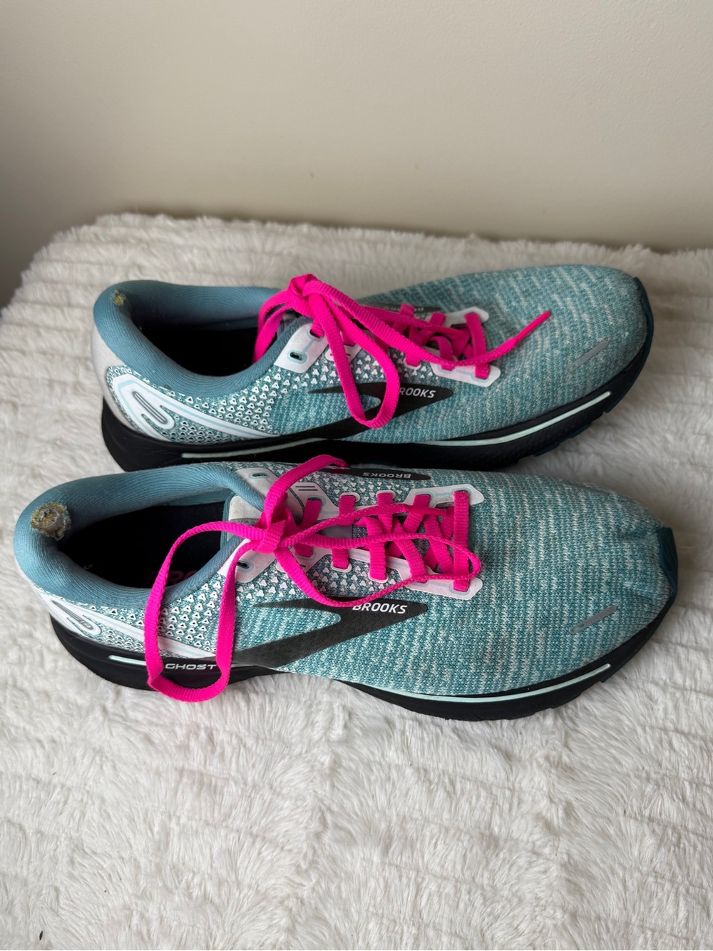 Light Teal and Hot Pink Women's Sneaker (Size 9.5)